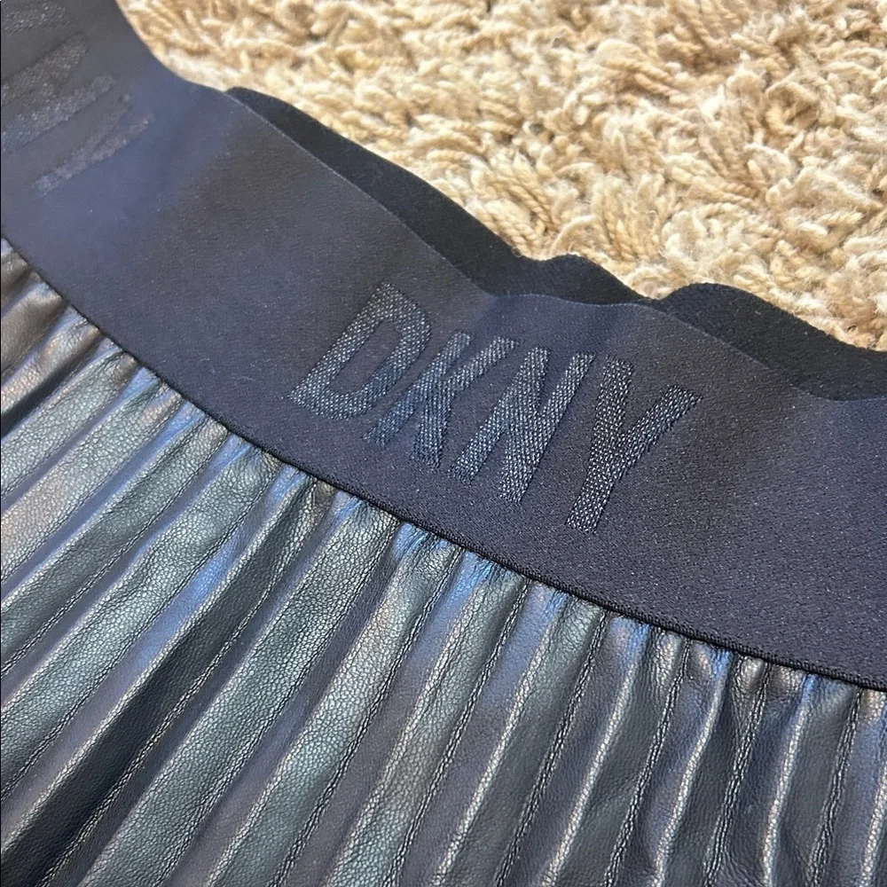 DKNY Black Faux Leather Pleated Skirt in Size Small - Picture 8 of 10